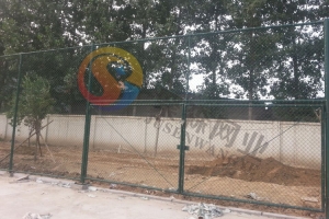 河南杞县体育场围网安装