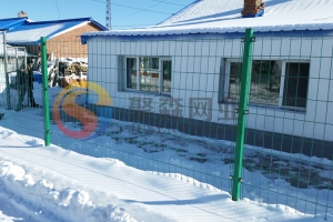 兴丰村双边折弯护栏网安装